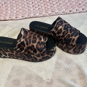 Liliana vintage Animal Print Platform Heels